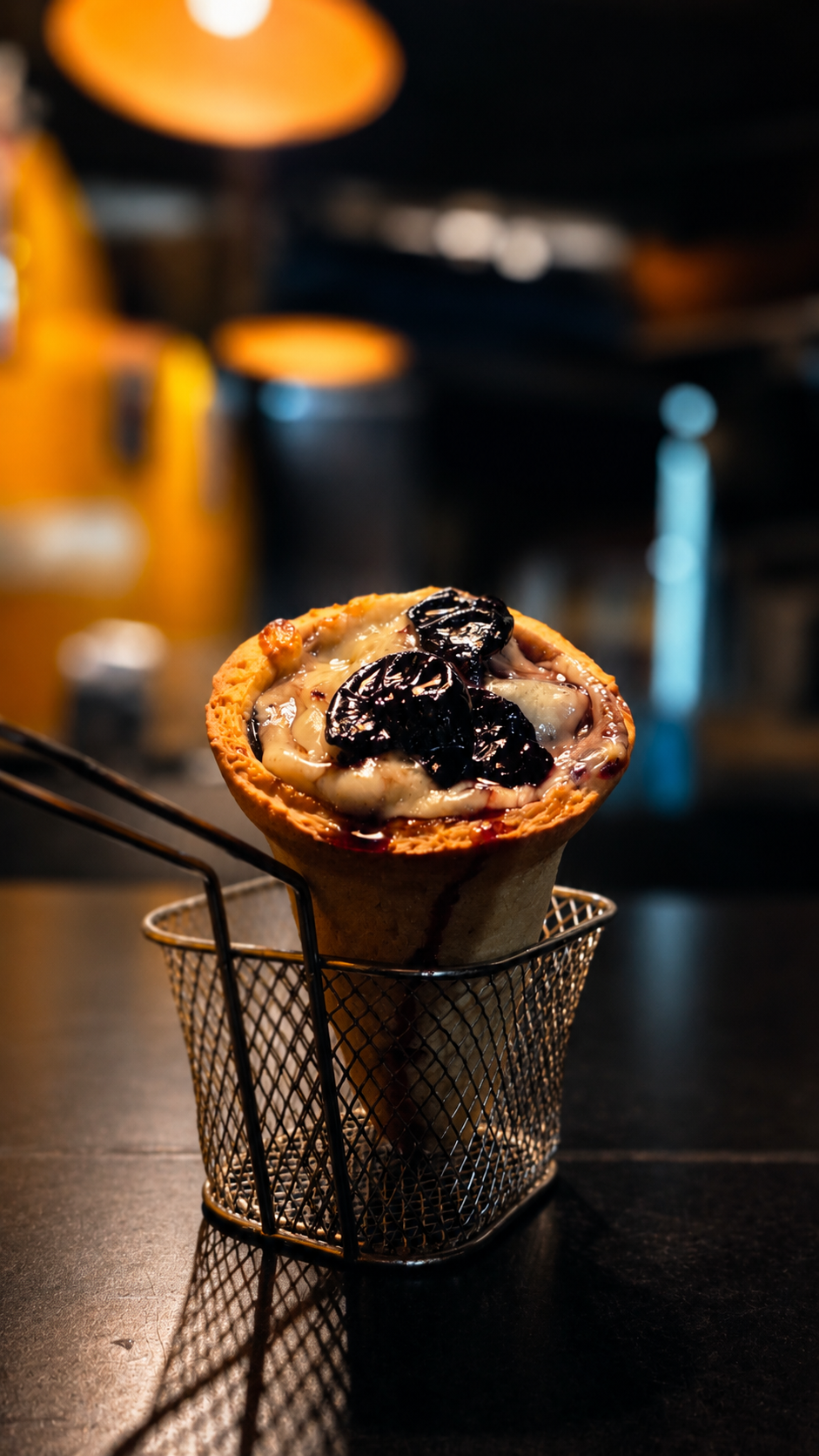 Pizza cone compota de jabuticaba com queijo — Cineburguer beer